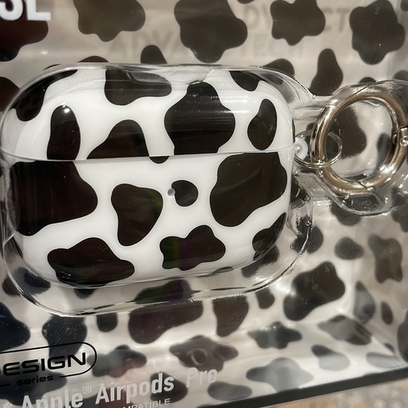 Advanctech AirPods case for Apple AirPods Pro cow animal print NWT key ring gift - Picture 5 of 6